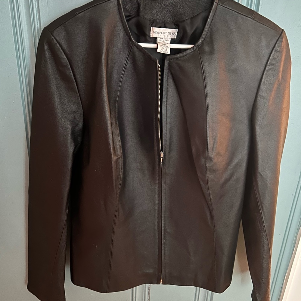 Women’s Black Genuine Leather Zip-up Jacket Size 15 Newport News, Like New